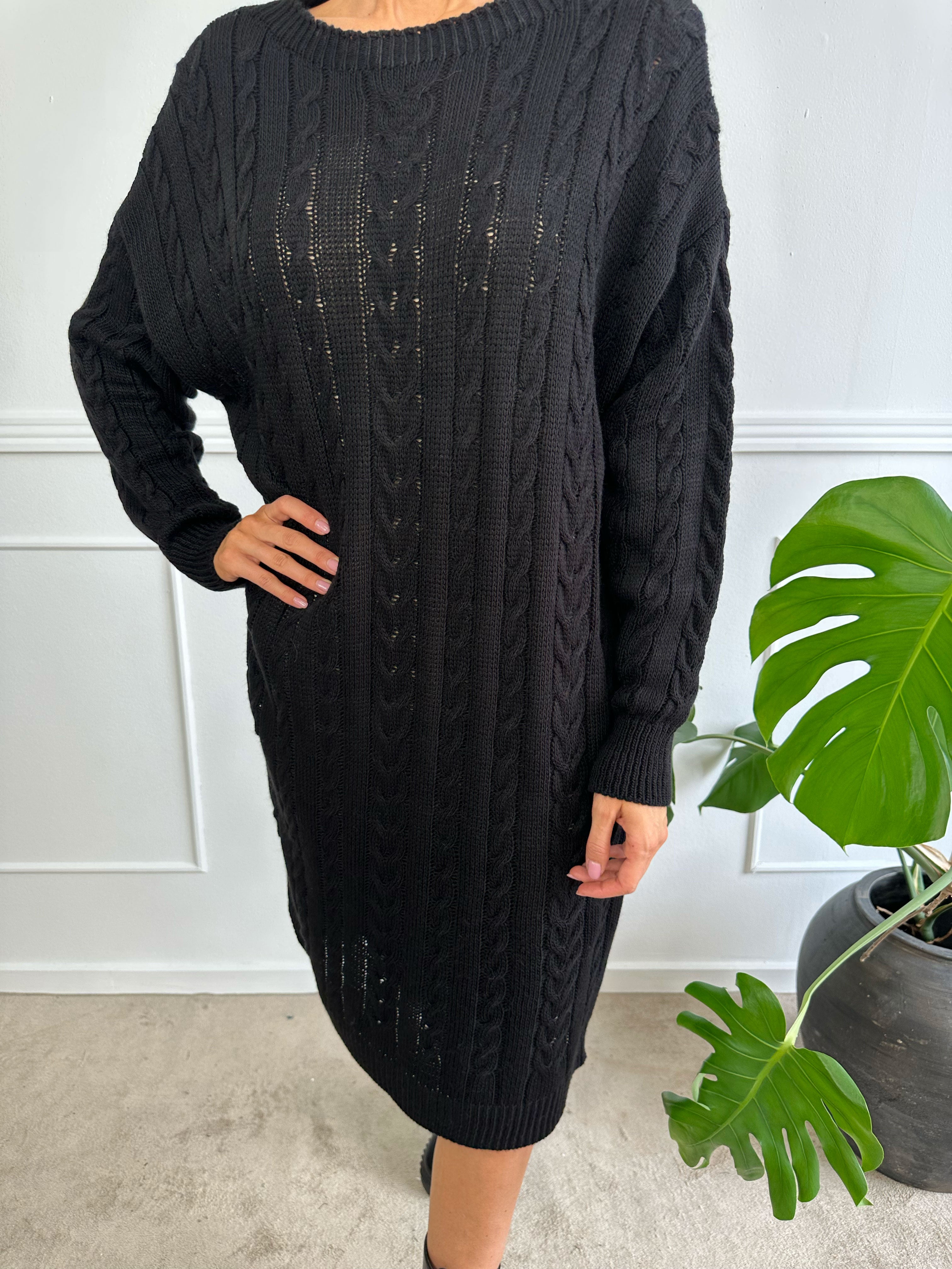 Karolina - Lang kjole med kabelstrik